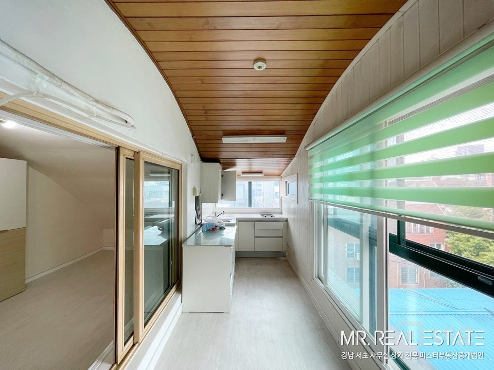 사진有.역삼초 인근 화이트톤 깔끔한 가성비사무실 매물의 5번째 사진