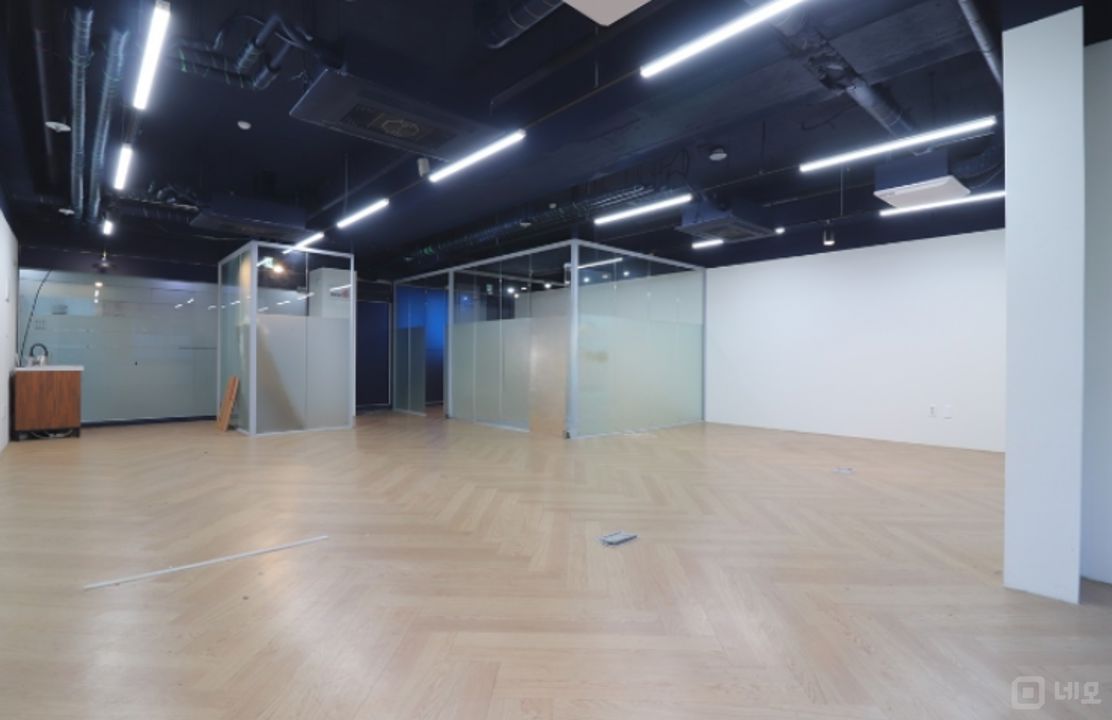 인테리어 인수비용 0원 정사각형 중형 이쁜 사무실 매물의 3번째 사진