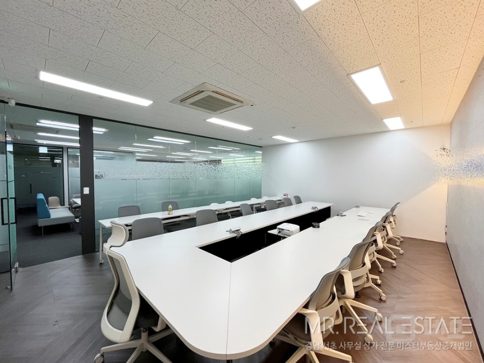 언주역1분 주차2대 완벽인테리어 대로변 단독층 통창 ACE 매물의 4번째 사진