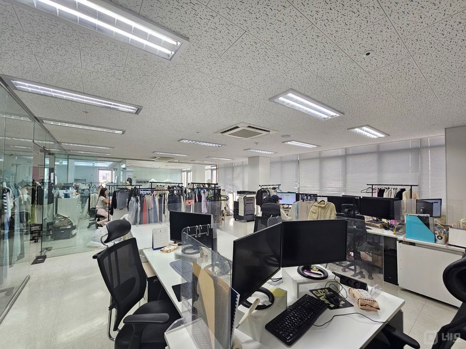 한개층 단독사용. 역세권. 인테리어 깔끔 매물의 12번째 사진