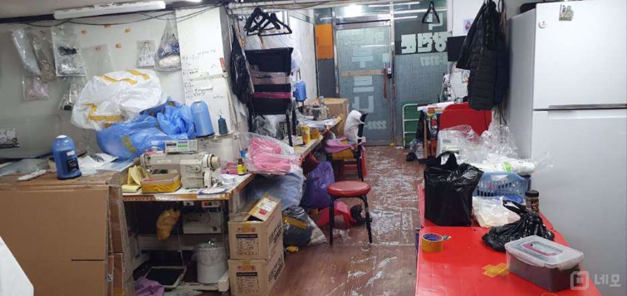 동묘앞역 역세권, 대로변 1층에 위치한 창신동 상가 매물의 1번째 사진