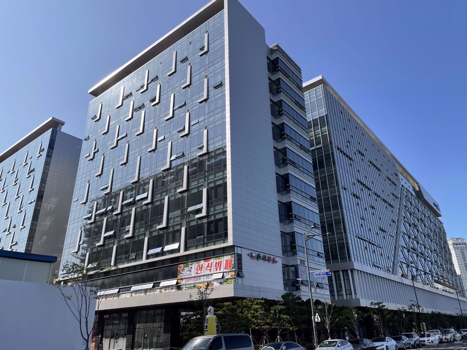 청라 버스정류장 바로 앞 지식산업센터 내 사무실 매물의 4번째 사진