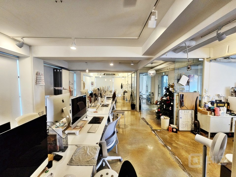 JS 서교동 깔끔한 유리룸 1개 사무실 임대 매물의 1번째 사진