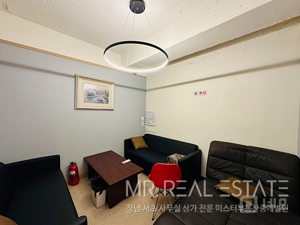 역세권 위치, 인테리어 최상, 인근 소공원 있음, 룸 3개 매물의 5번째 사진