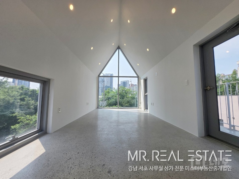 ★공방·네일·디자인 강추 디자인건축물.채광량多.복층사무실.가성비甲.ACE 매물의 4번째 사진