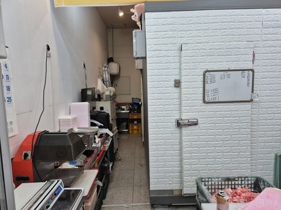 갈현동 그대로 운영 가능한 정육점 급매 매물의 1번째 사진