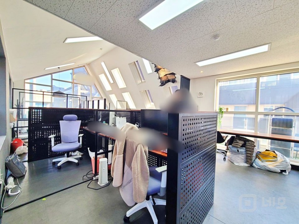 단독테라스 2개, 엘베 有,채광 좋은 사무실 매물의 1번째 사진