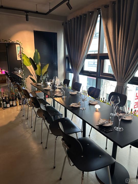 관철동 종각역 역세권, 고급스러운 인테리어, 찾아오는 와인바 매물의 1번째 사진