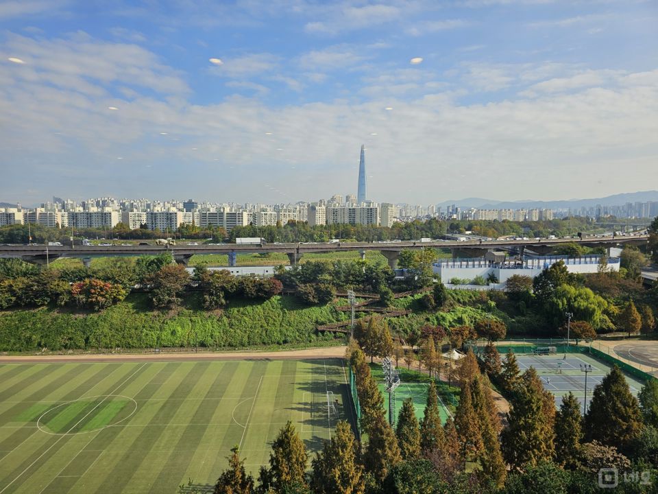 강남구 대치동, 깔끔한 인테리어 완비된 대형 사무실 매물의 9번째 사진