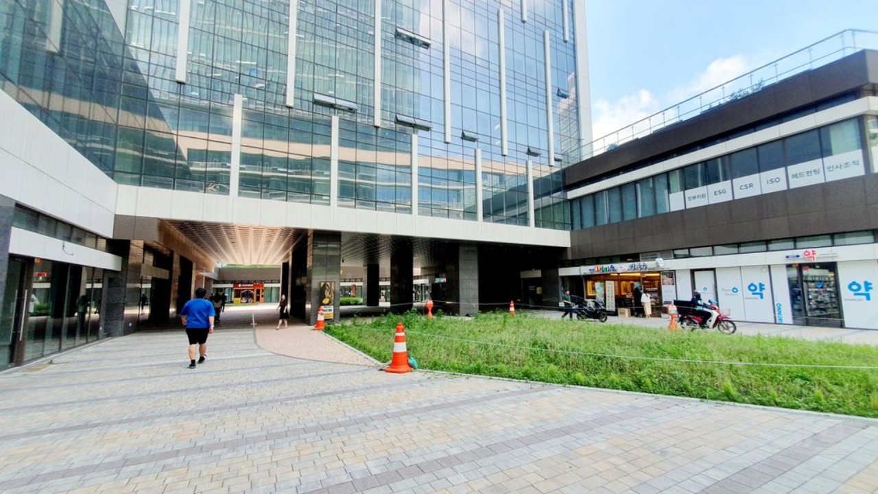 17평 o마당있는 외부상가 o 3면 유리창 가시성최고의상가  매물의 4번째 사진