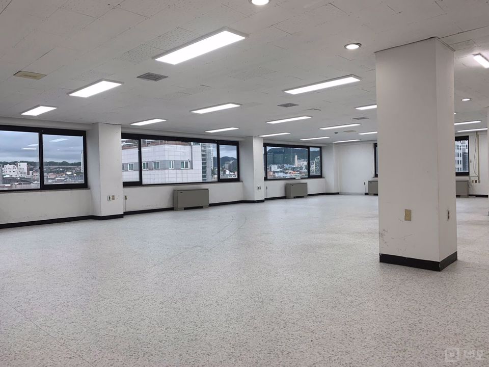 🏢 성북구청 바로 옆 대로변 약90평 넓은 사무실 🏢 매물의 3번째 사진