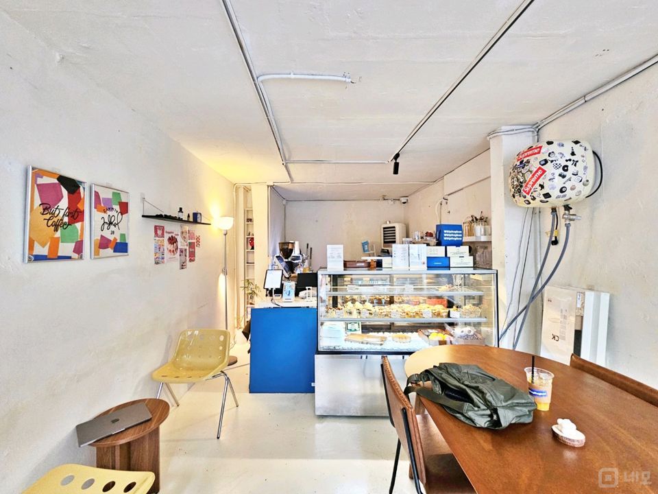 합정역 도보 5분 무권리에 가까운 반지층 카페 매물의 1번째 사진