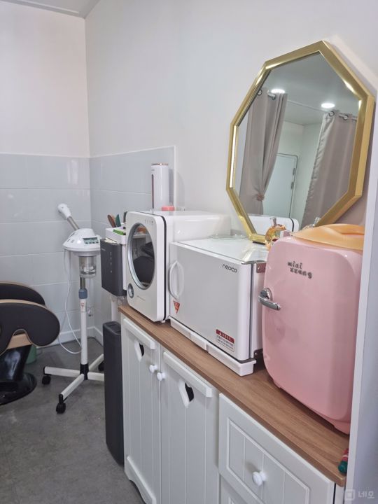 선부역 역세권, 선부동 중심상권, 대단지 아파트 상가 위치한 피부미용샵 매물의 3번째 사진