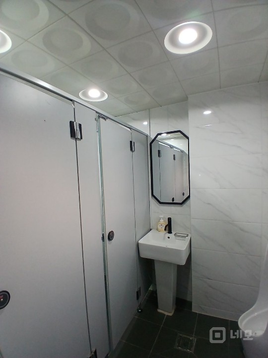 신림역 역세권 대로변 위치 내외관 깔끔한 무권리 가성비 상가사무실 매물의 5번째 사진