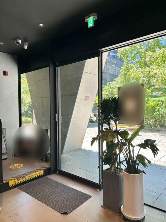 여의도동 국회의사당역 역세권, 고급스러운 인테리어의 카페 매물의 4번째 사진