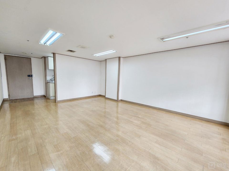 신논현역 가까운 대로변 사무실  매물의 4번째 사진