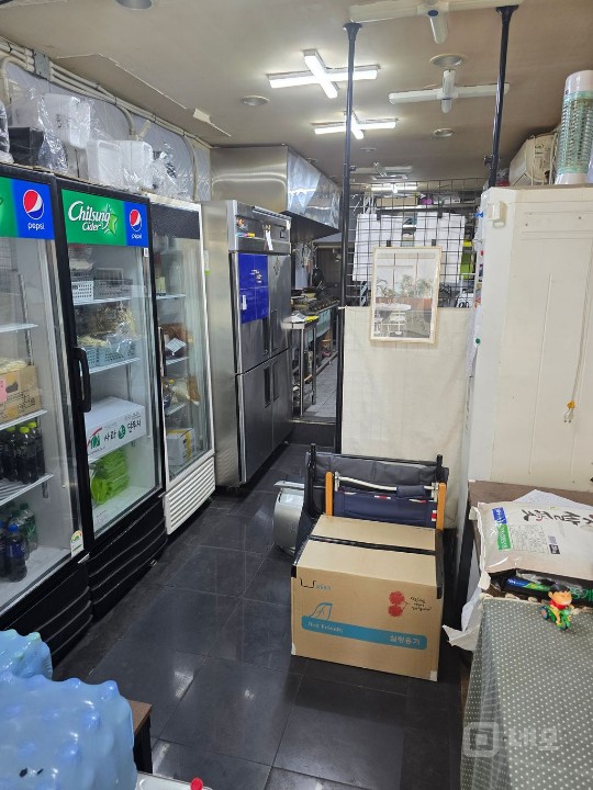 주거 지역에 위치해 있어서 단골 주민 잠재 고객님들이 많습니다 매물의 2번째 사진