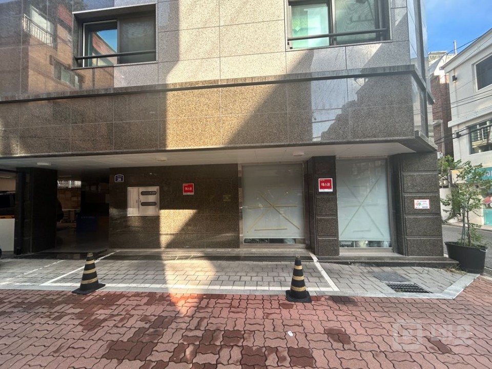 실 12평, 1층, 지정주차 가능, 소규모 사무실, 대리점 등 업종 가능 매물의 13번째 사진
