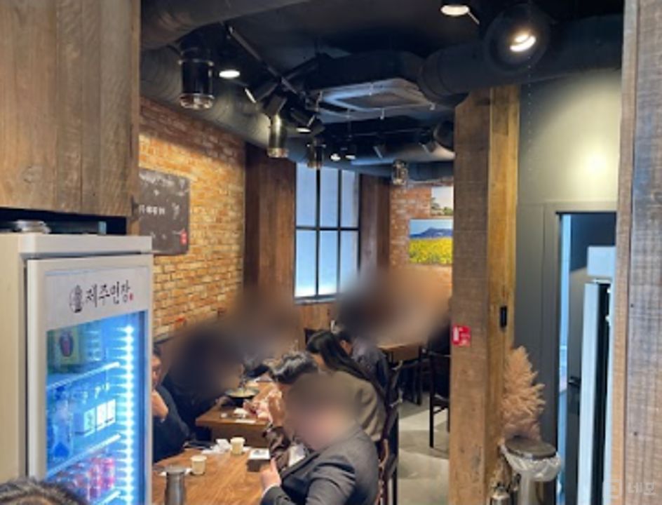 논현역 역세권, 유동인구 많은 사거리 코너 1층 위치한 국수 전문점 매물의 3번째 사진