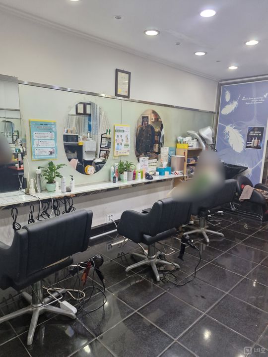 역세권, 교대역 주거지 골목 미용실 1층 상가 임대 매물의 1번째 사진