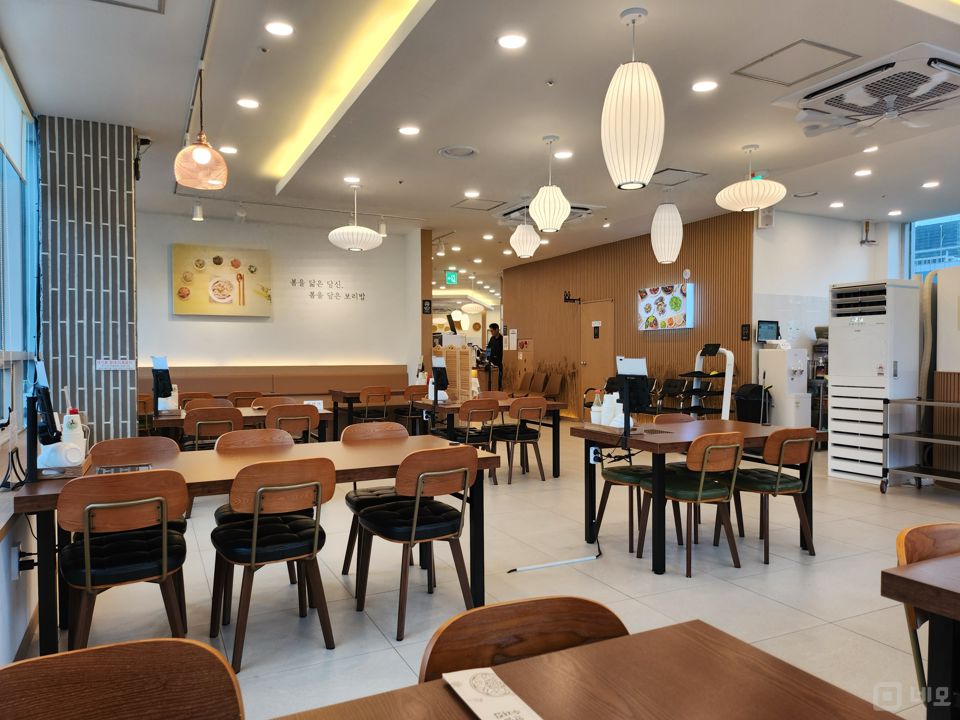 문래동 문래역 역세권, 고급스러운 인테리어, 주방 시설 완비된 한식집 매물의 1번째 사진