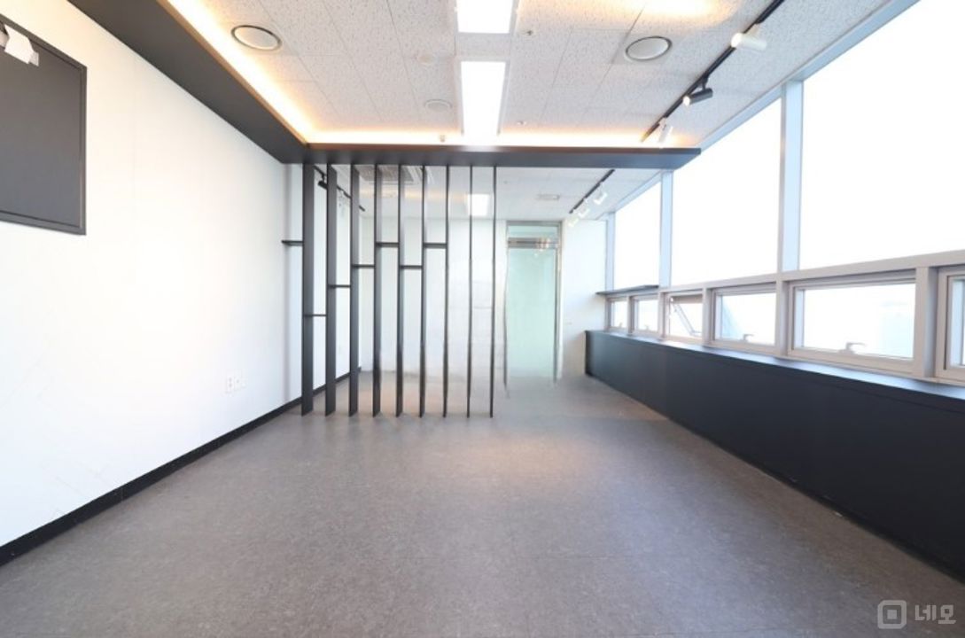 마곡초역세권 인테리어예쁜 약10평 사무실 매물의 1번째 사진