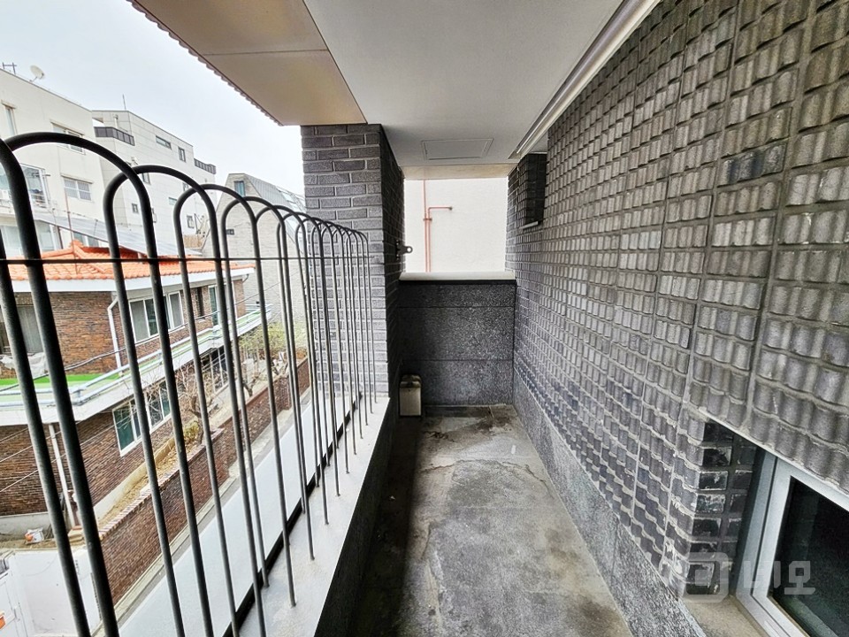 JS 서교동 신축급의 럭셔리 연층 테라스 사무실 매물의 11번째 사진