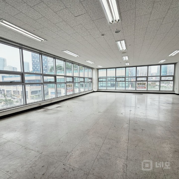 25p 통창 건물, 브런치카페, 커피숍, 다양한 업종 추천 매물의 4번째 사진