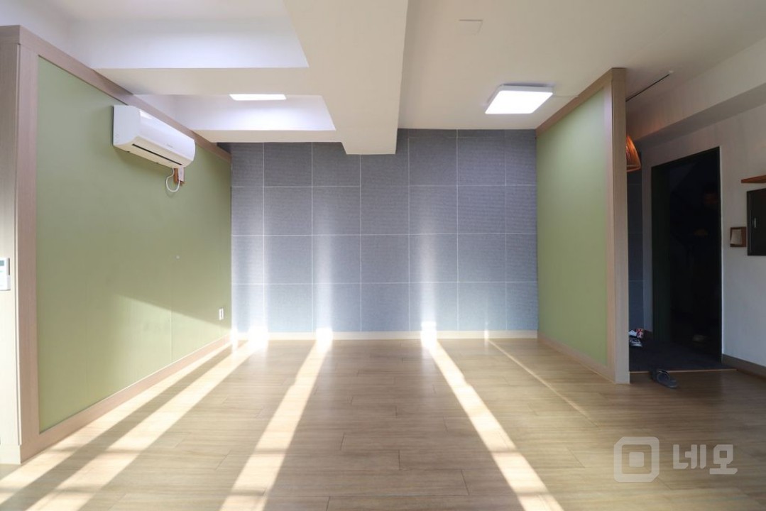 홍대 연남동 풍부한 자연광 작업실 사무실(바닥난방) 매물의 5번째 사진