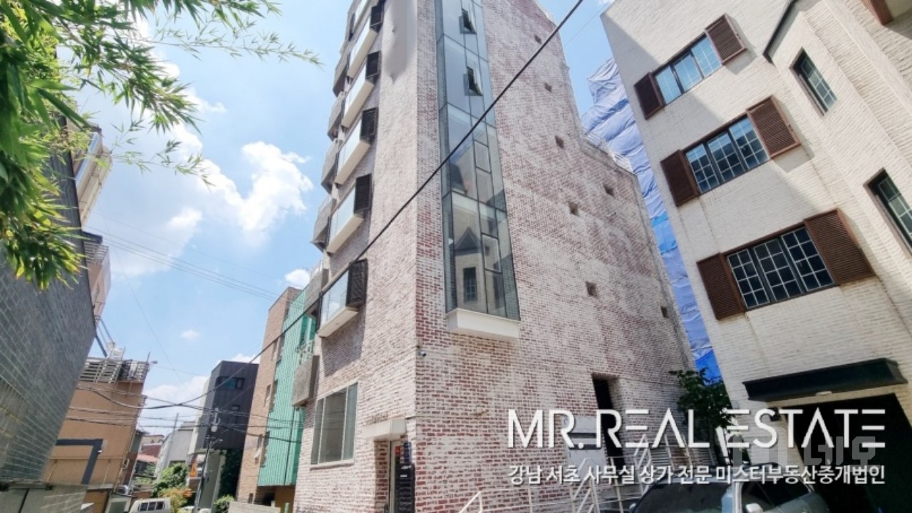 압구정역 인근.3면통창 채광우수.내외관 최상급 인테리어 매물의 8번째 사진