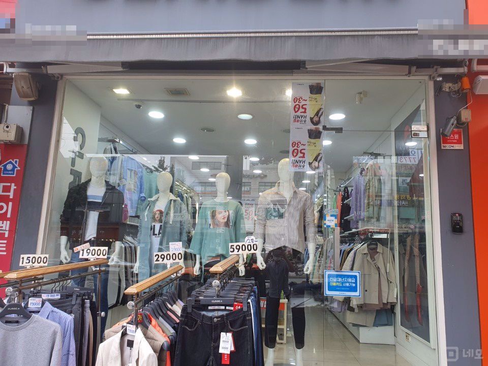 대로변에 위치한 옷가게 자리 매물의 3번째 사진
