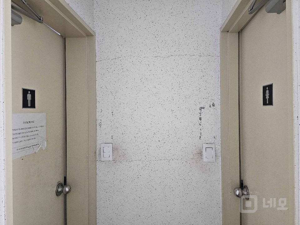 I세븐I 합정역 역세권 높은층고 화이트인테리어 무권리 사무실 매물의 12번째 사진