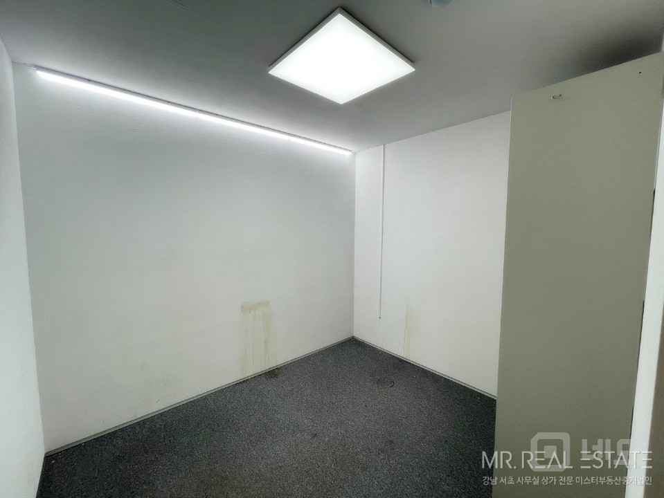 도산공원사거리.대로변건물.주차3대가능.A급인테리어 매물의 3번째 사진