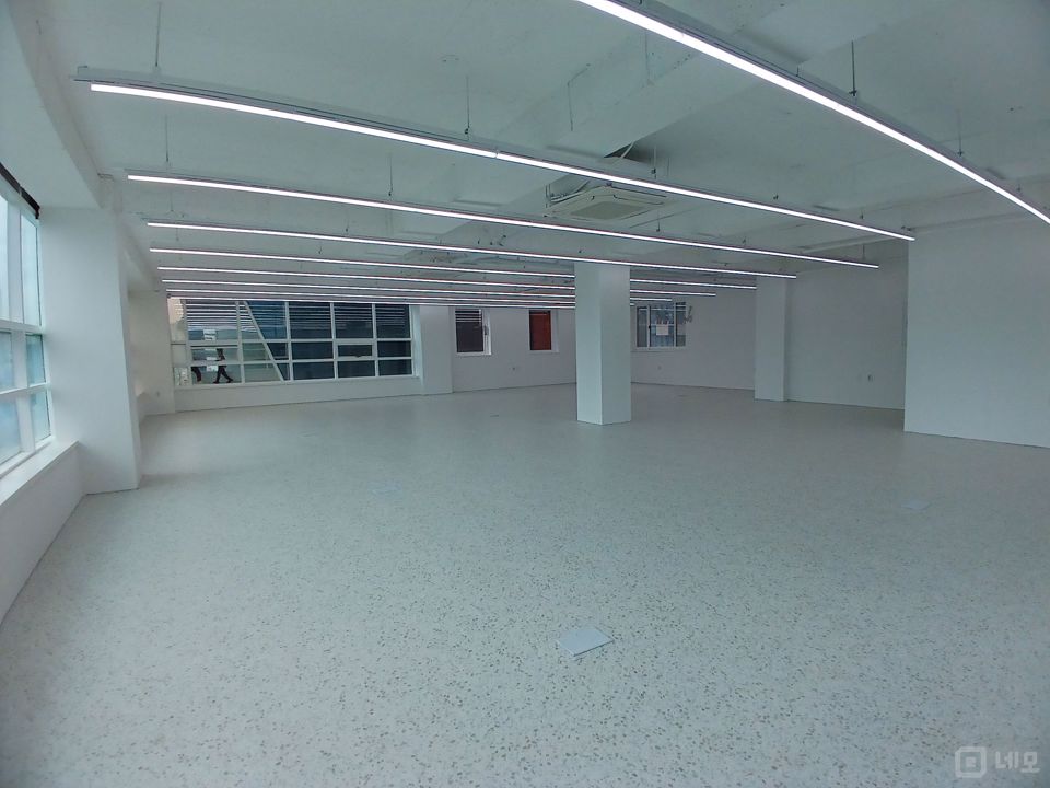 대치동 리모델링 완료. 노출 마감 깔끔한 사무실. 매물의 5번째 사진