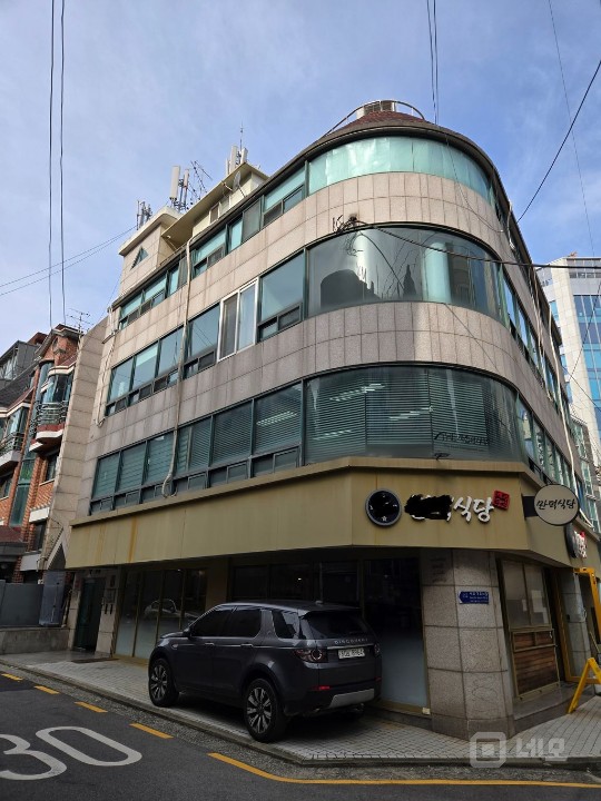 룸구조로 채광좋은 역세권 사무실  매물의 8번째 사진