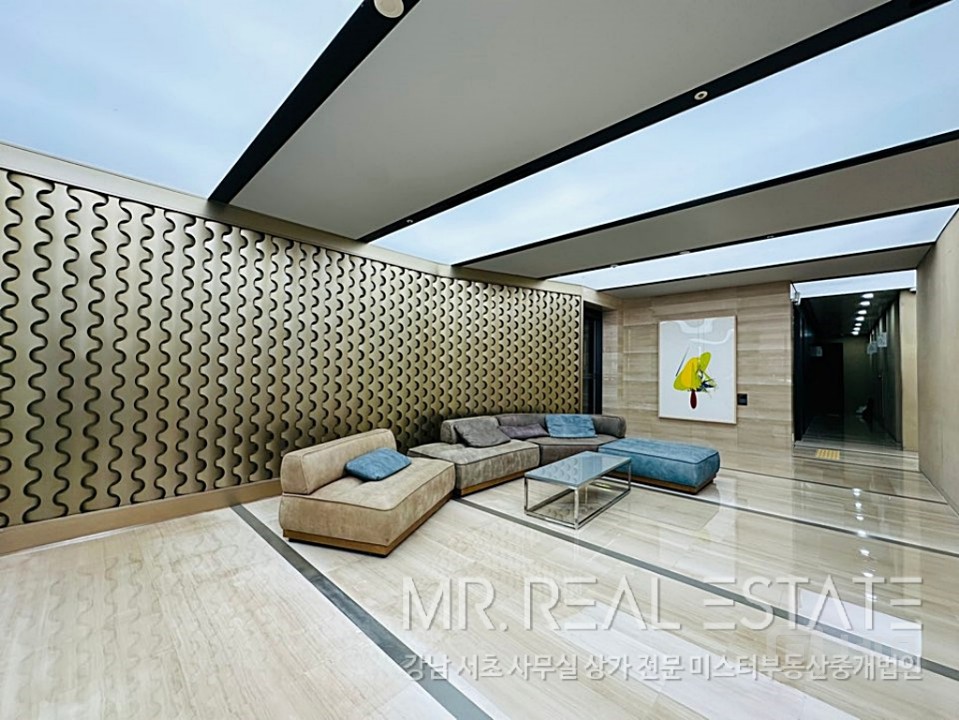 초역세권, S급건물외관, 인근공원, 넓은평수, 무료주차12대 매물의 1번째 사진