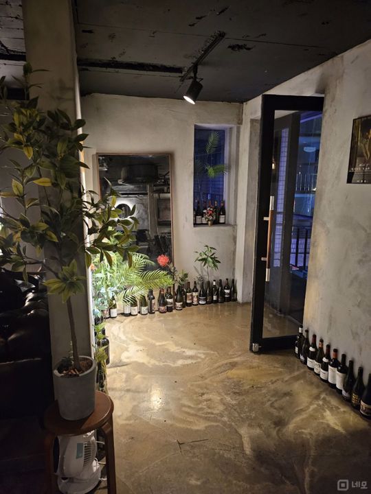홍대 메인상권 위치, 인테리어 완비된 2층 와인바 매물의 15번째 사진