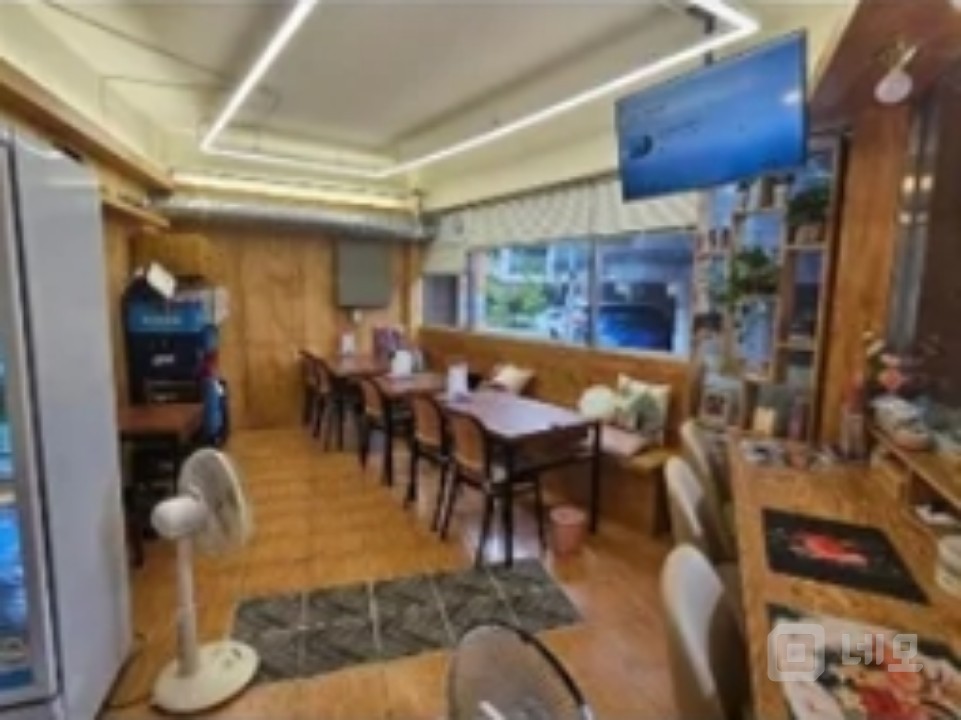 사거리 코너 마을버스 정류장 바로 앞 매물의 1번째 사진