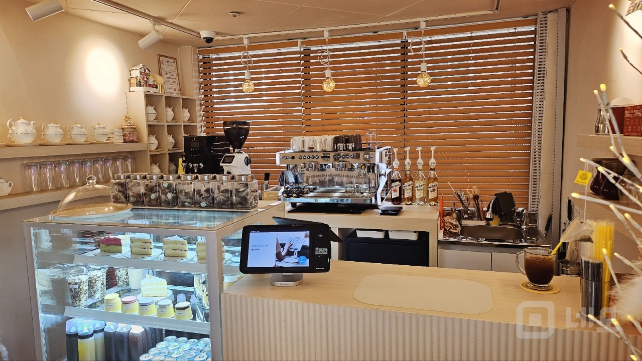 아담하고 예쁜 홍차 겸 카페 매물의 1번째 사진