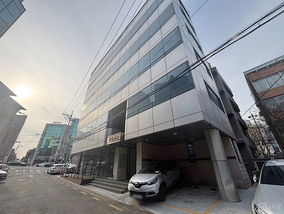 대로변 코너 사무실, 노출천장, 레일조명, 주차무료1대, 인테리어 굳 매물의 5번째 사진