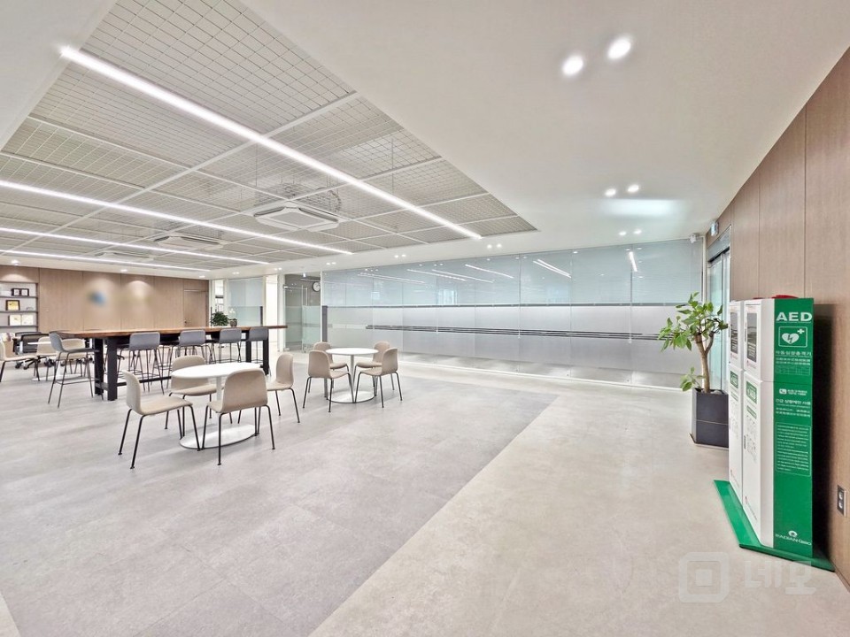 🟧 비현실적인 금액 강남 대로변 대형 오피스가 이 가격에?? 매물의 14번째 사진