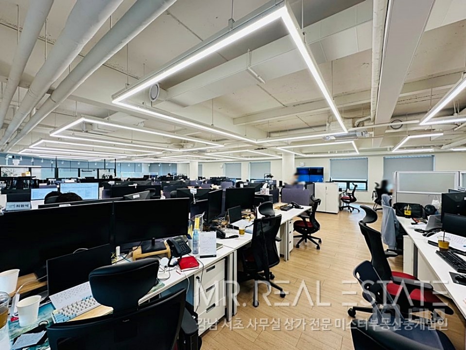 실사진 교대역3분 주차3대이상 대로변 S급인테리어 무권리 매물의 3번째 사진