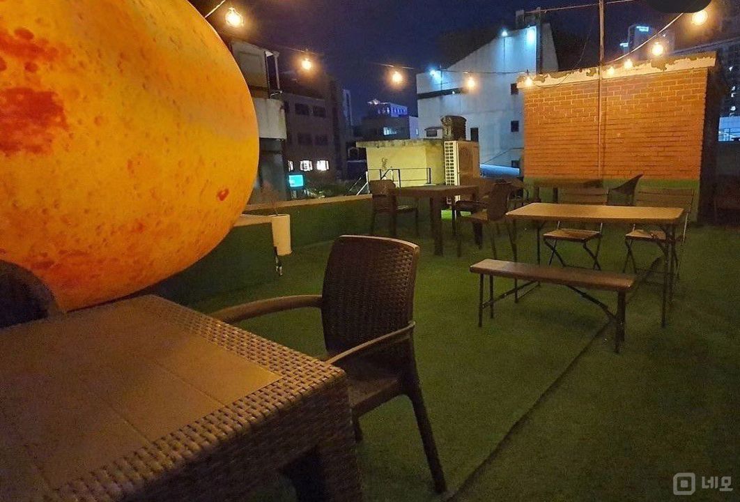 홍대 메인상권 위치, 인테리어 완비된 2층 와인바 매물의 11번째 사진