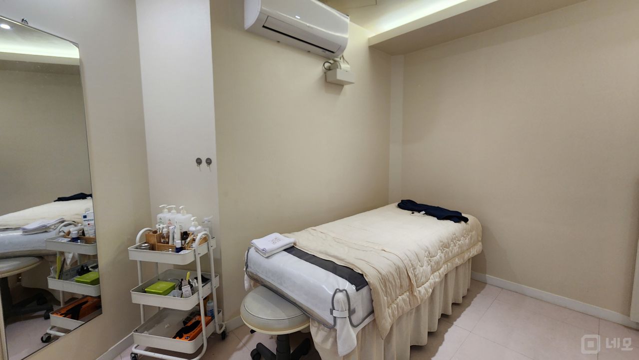 신사동 압구정역 역세권, 깔끔한 인테리어, 단골 회원 많은 피부미용샵 매물의 4번째 사진