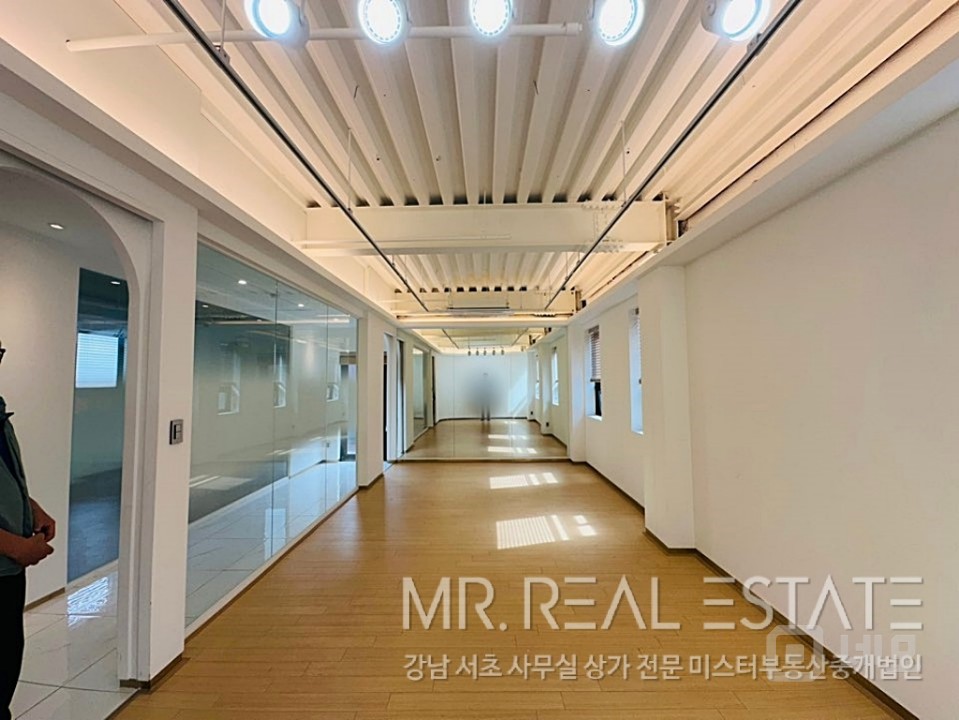 실사진 양재역3분 언주초앞 S급인테리어 무권리 자주식주차 매물의 4번째 사진