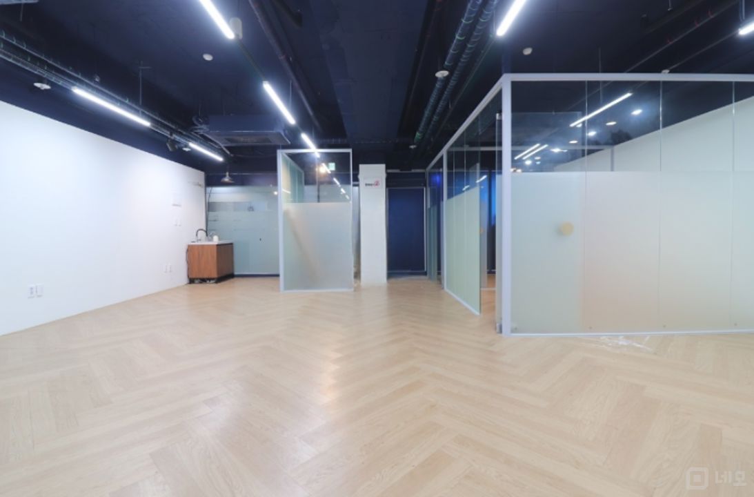 인테리어 인수비용 0원 정사각형 중형 이쁜 사무실 매물의 4번째 사진