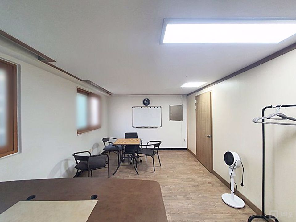 ♣ 합정역 도보5분 36평! 위치좋고 내부깔끔한 가성비 최고사무실!! 매물의 7번째 사진