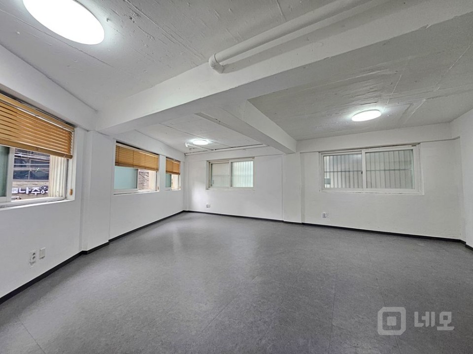 RICH 무권리. 신촌기차역 인근. 접근성 좋은 2층. 가성비 매물 매물의 6번째 사진