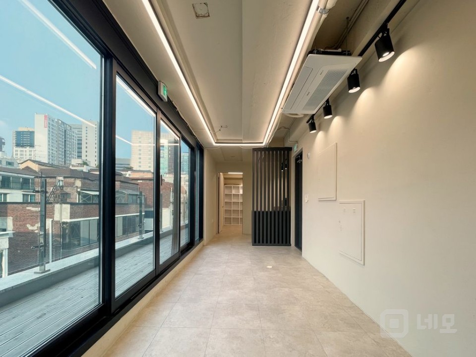 언주역 인근 초역세권 룸3개 및 발코니있는 사무실  매물의 3번째 사진