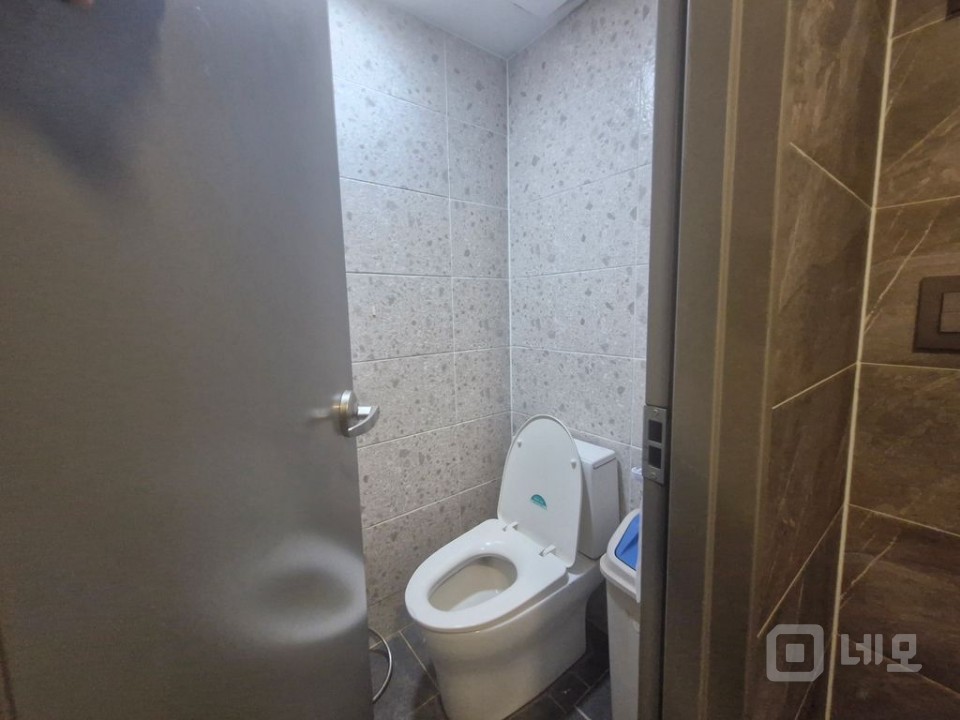 🔥 강남 핵심 번화가 3층, 인기 맛집 위 상권 시너지 최강 입지! 매물의 8번째 사진